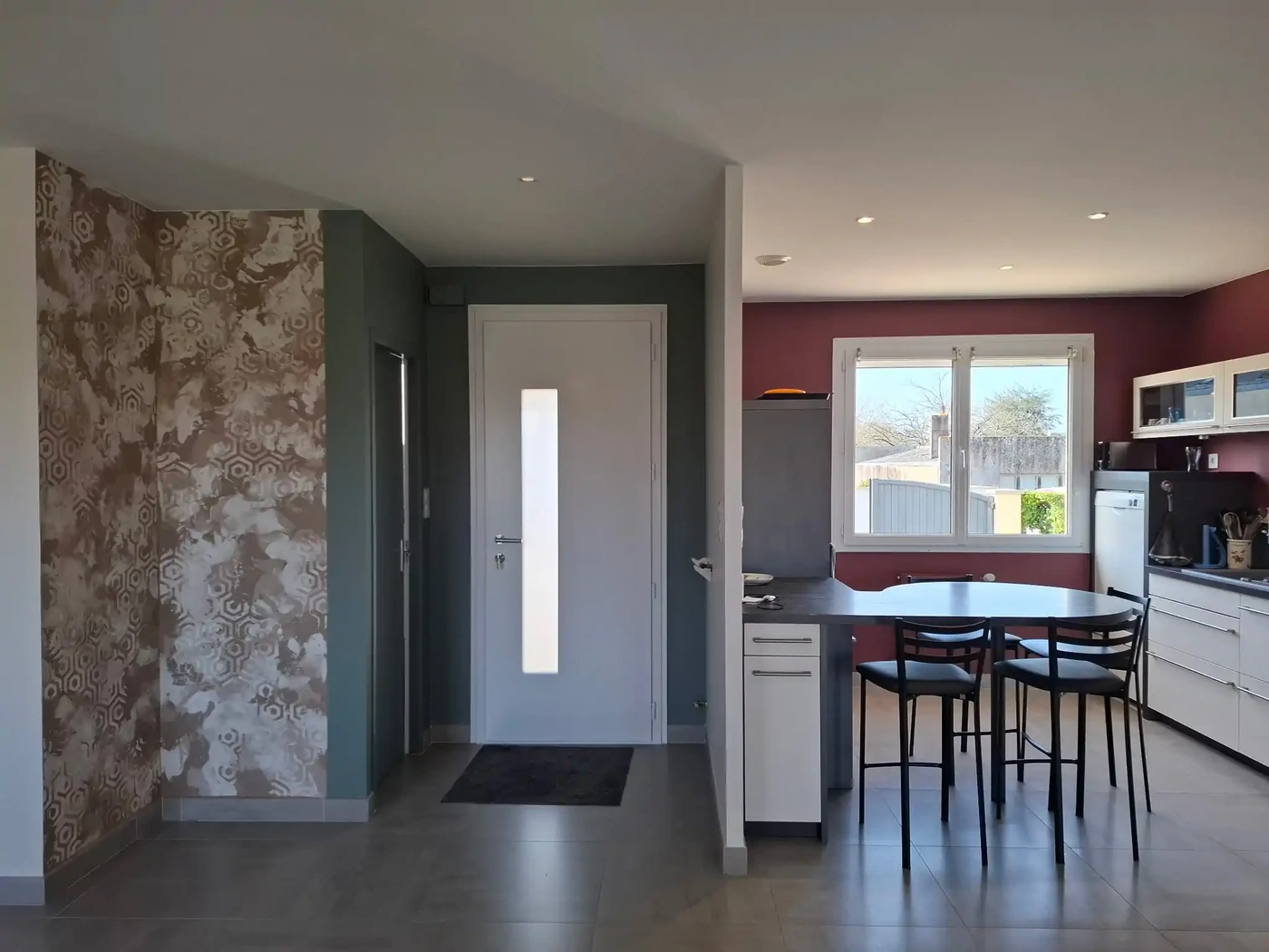Entrée et cuisine en peinture et enduit déco à la chaux 